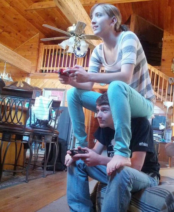 funny picture of a couple bunk gaming