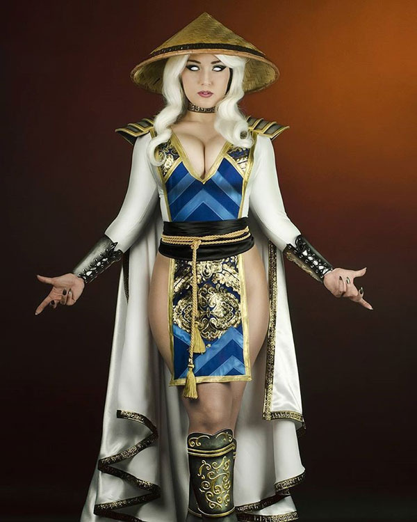 Woman cosplaying as Rayden from Mortal Kombat and AWESOME