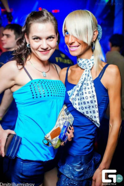 Cringeworthy Russian party pics of girls dressed in blue
