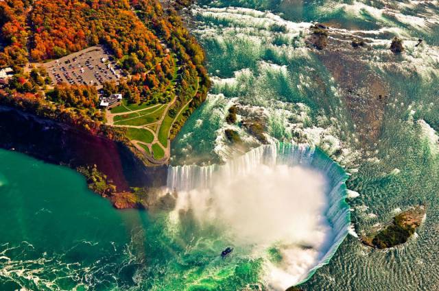 Niagara Falls, Canada

Whether observed day or night, from a viewing platform or from a boat, the 3,160 tons of water that flow over Niagara Falls every second are a sight to be seen.