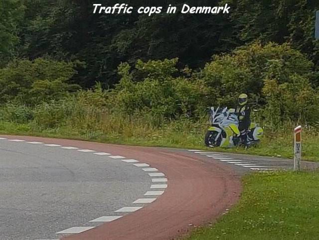funny picture of traffic cops in Denmark which are just cardboard cutouts of police on chase bikes