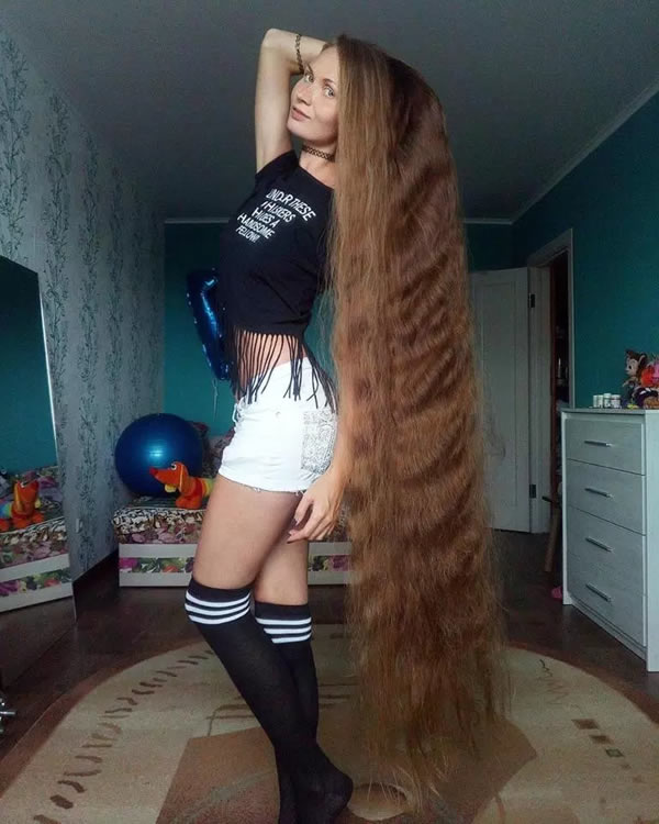 random pic foot long hair