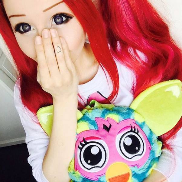 27 Living Dolls Are Among Us