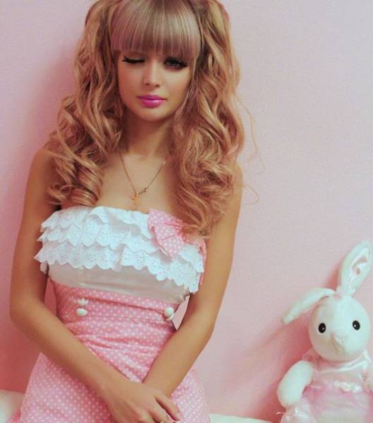 27 Living Dolls Are Among Us