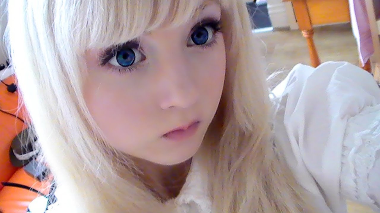 27 Living Dolls Are Among Us