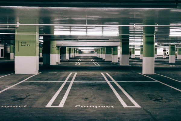 “Sure enough, as I arrive at work on Monday, I find an extremely irate, sweaty man screaming at the parking enforcement officer for issuing him a ticket, because he is obviously unable to move. It was explained that the car blocking him in was properly permitted, so it doesn’t matter that he now can’t move, as he was parked illegally in the first place and he has to pay £100 fine. At this point, I am crying with laughter and really struggled to hold it together when they asked if I knew who owned my brother’s car. Sadly, I didn’t.”

“The man was then told that there is nothing they can do about the car blocking him in because it was permitted so he would need to find the owner and get them to move it (haha fuck you pal). I proceeded to park in the space vacated by my colleague and didn’t think much of it until the following morning when I entered the car-park to find the same man arguing with a different parking official. He got another £100 fine, and although she was more sympathetic to him, she said he would only have until Thursday (two days) to move the car. Sure enough, Thursday comes and he gets another £100.”

“The car remained there for a month, and the parking official turned up at least 18 more times, meaning he had a minimum fine of about £2000 (it was probably more tbh). The man was in our office on a daily basis asking if we had seen the owner, and he made sure to let us know that he would ‘fuck them up’ once he found out who it was. Everyone in both offices knew exactly what was going on, so it was a real struggle not to laugh in his shit little face when he came in begging for news on the owner.”