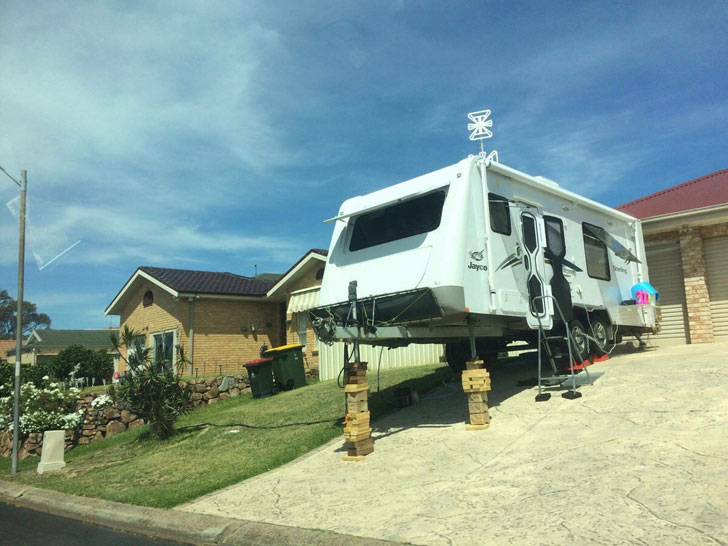 level a rv on uneven ground