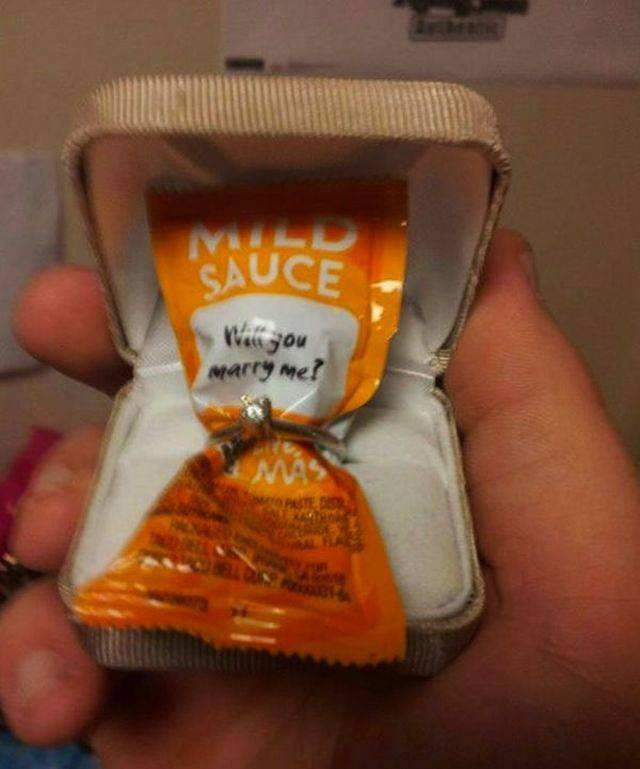 funny marriage proposals - Ve Sauce Want you marry me?