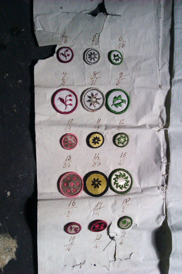 Embroidered fabric buttons