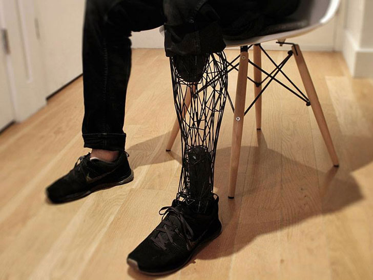 wireframe prosthetic leg