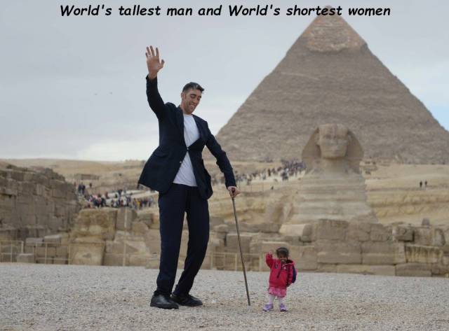 pyramid of khafre - World's tallest man and World's shortest women