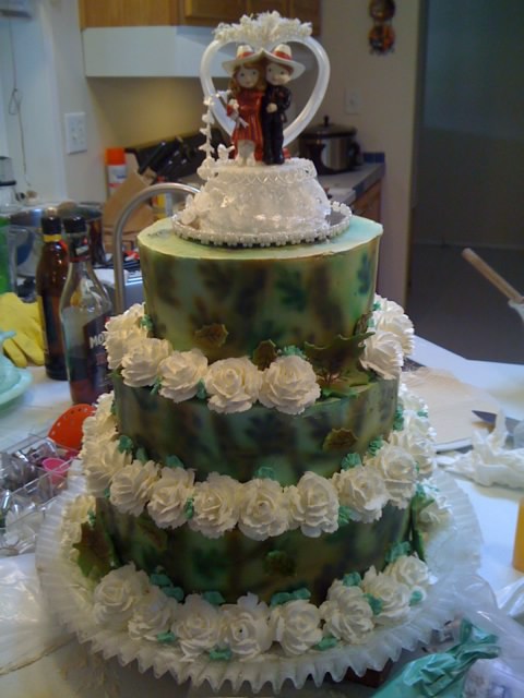 camo wedding cake
