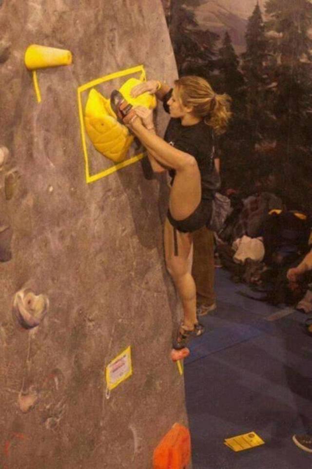 girl climbing heel hook