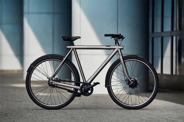 “VanMoof” is a Dutch bike manufacturer that sells their bikes for $3,000 per piece. Because of the price, they were losing a lot on damaged deliveries – until they came up with a genius packaging idea.