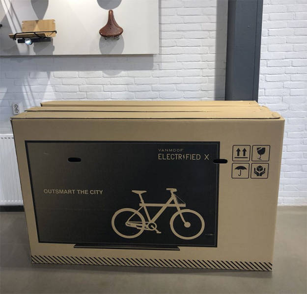 Even with the clever new picture, the company still maintains transparency by declaring the actual contents on each box. Both customers and couriers have reported positive responses to the idea.