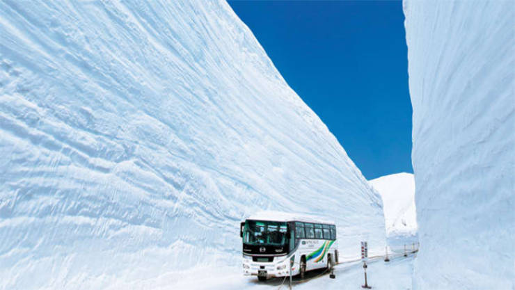 It’s a part of the ‘Roof of Japan’, a mountain road across the Toyama and Nagano prefectures.Located North of Tokyo, on the so-called ‘Roof of Japan’, a 55- miles-long (90 km) route, the Snow Wall is easily the star of the show.