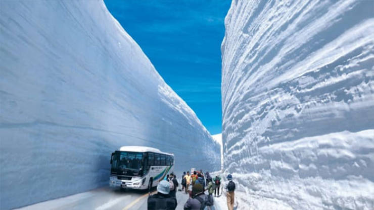 Once here, tourists can indulge in an hour’s walk through the icy passages.Even though accessible for few months only, the Snow Wall Walk is a huge tourism attraction with approximately 5000 daily visitors