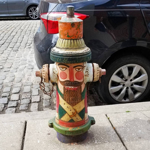 cool pic of fire hydrant - it Bels