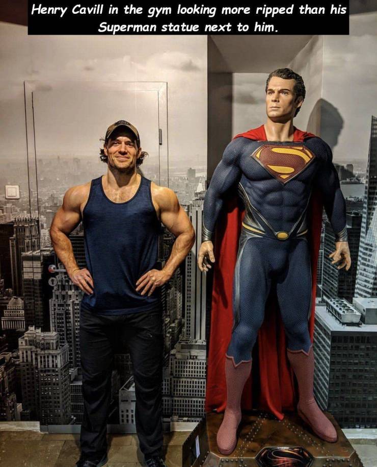 random new york city - Henry Cavill in the gym looking more ripped than his Superman statue next to him. 101 Iiiiiiiii Herbierit Ilirii Iiiiiii 11.Iiiiii Tiiiiii