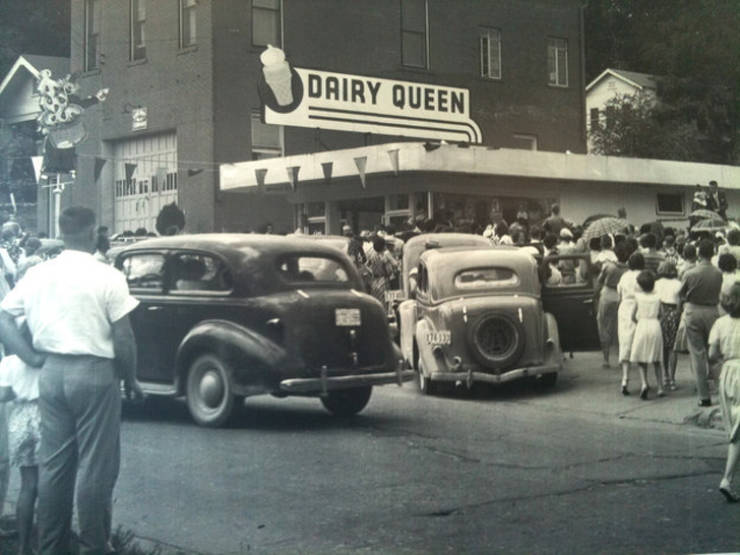 Dairy Queen (1940)

The ice cream soft-serve formula was developed in 1938 by John Fremont McCullough and his son Alex. They believed in their product and managed to successfully convince their friend and loyal customer Sherb Noble to start selling it in his ice cream store in Kankakee, Illinois. In just one day of selling the stuff, Noble dished out more than 1,600 servings of the new dessert within 2 hours.