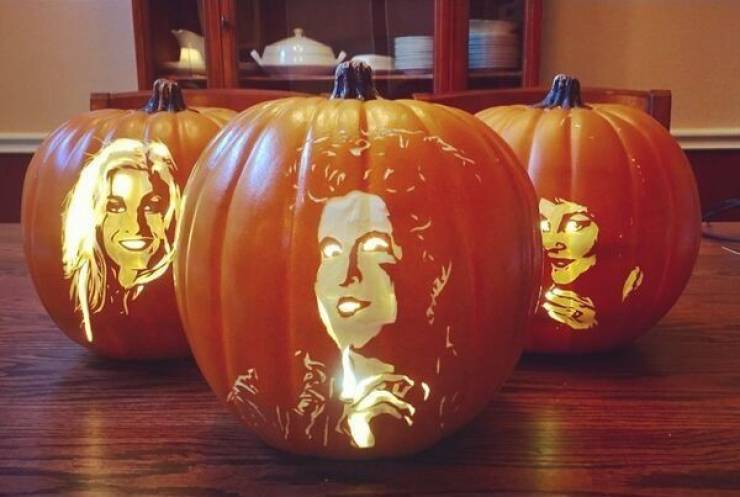 funny pics - pumpkins carved like witches