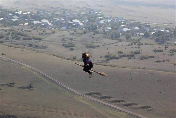 funny pics - woman flying on a broom