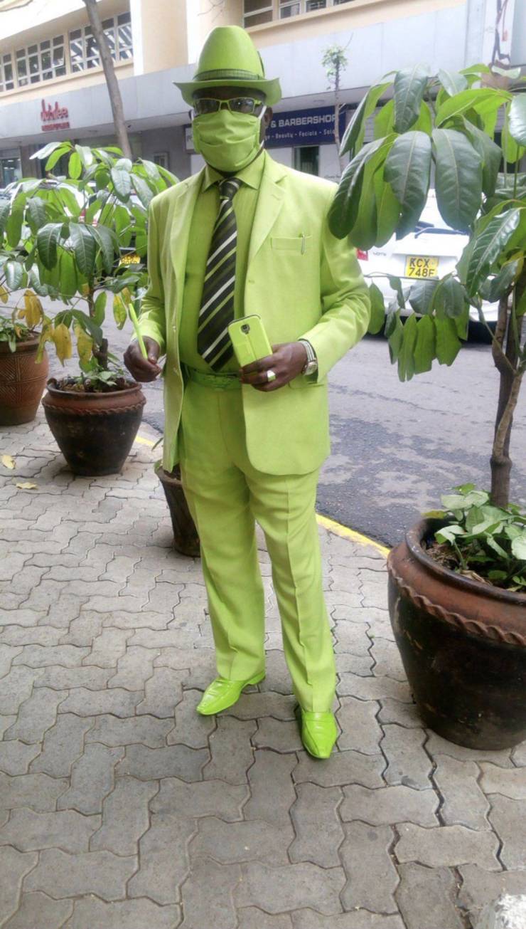 funny pics - guy wearing all green suit and face mask