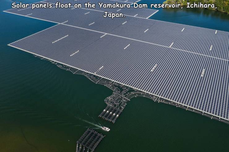 random pics - solar panel in dam - Solar panels float on the Yamakura Dam reservoir, Ichihara, Japan.