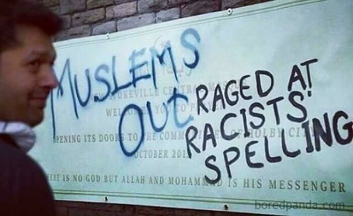 banner - Muslems Outraged A Racists Spelling Dening Its Doom To Ne Con Ere Is No God But Allah And Mohamisis His Messenger boredpanda.com