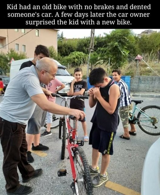 kid's old bike with no brakes accidentally dents car but owner surprises him with new bike - Kid had an old bike with no brakes and dented someone's car. A few days later the car owner surprised the kid with a new bike. Lfige