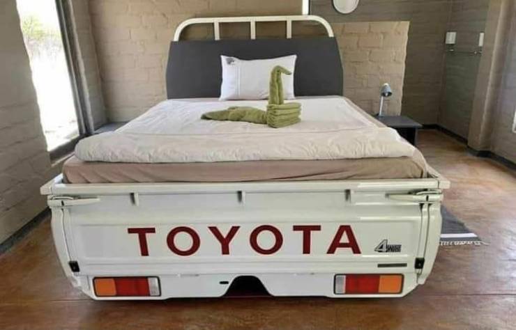 bed frame - Toyota