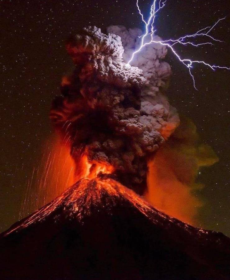 lightning strikes volcano