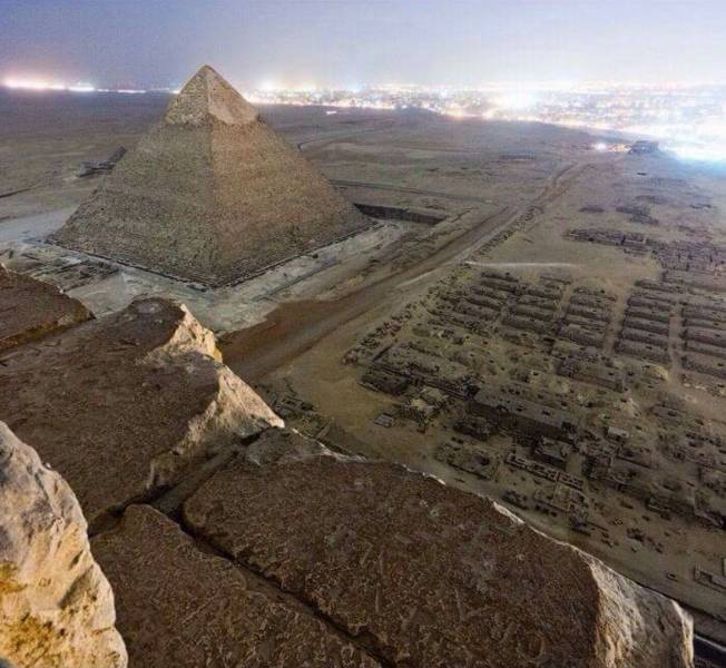 This Is What An Illegally-Taken Picture From One Of The Great Pyramids Looks Like