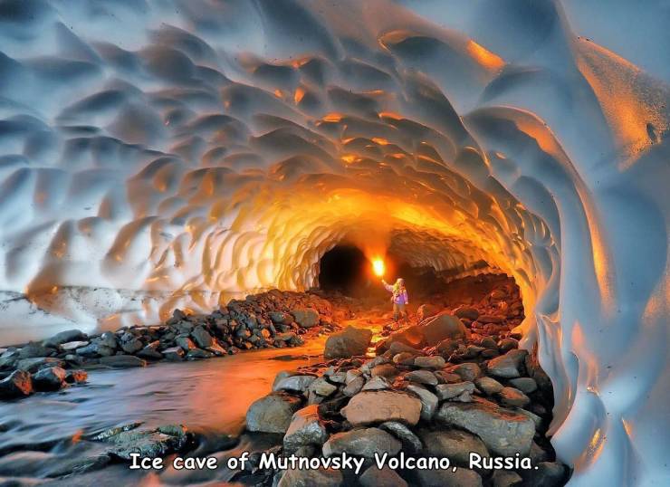 cool pics - Ice cave of Mutnovsky Volcano, Russia.