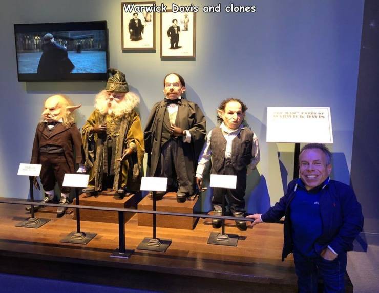 cool pics - Warwick Davis and clones in wax museum harry potter exhibit