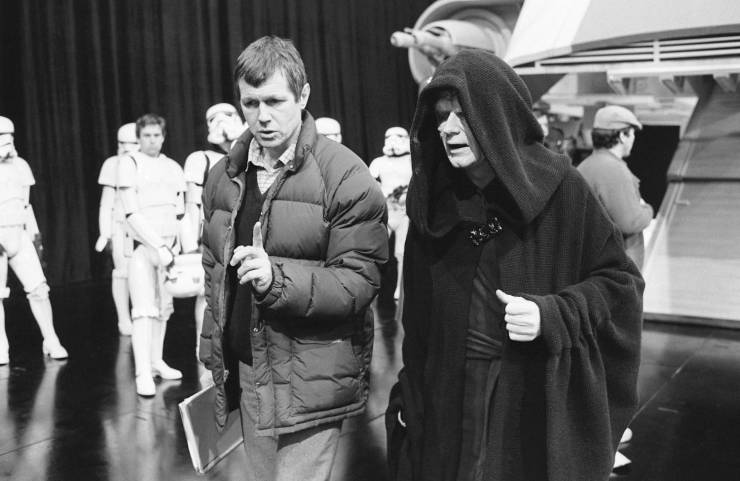 44 Behind-The-Scenes Photos From Famous Movies