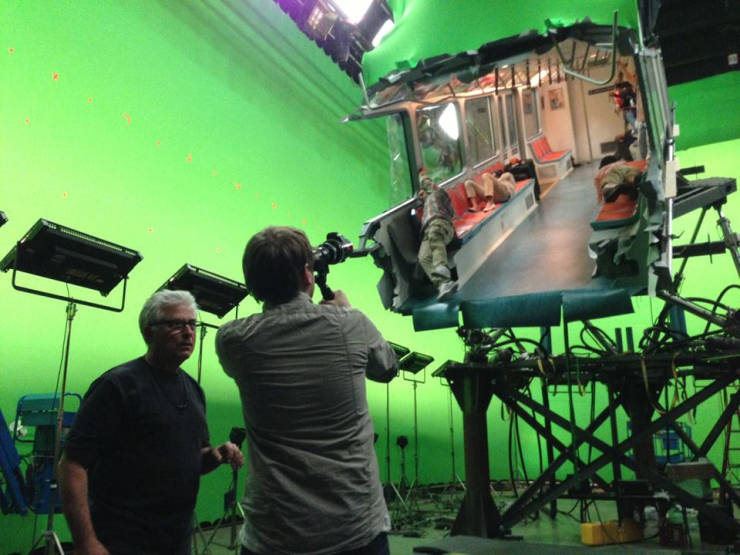 44 Behind-The-Scenes Photos From Famous Movies