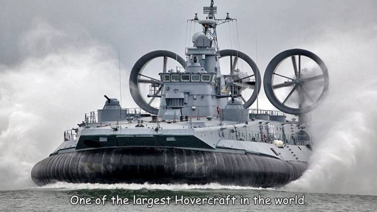 cool random pics - hovercraft - One of the largest Hovercraft in the world.