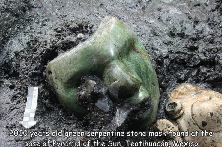 cool random pics - 2000 year old green serpentine mask - 2000 years old green serpentine stone mask found at the base of Pyramid of the Sun, Teotihuacn, Mexico