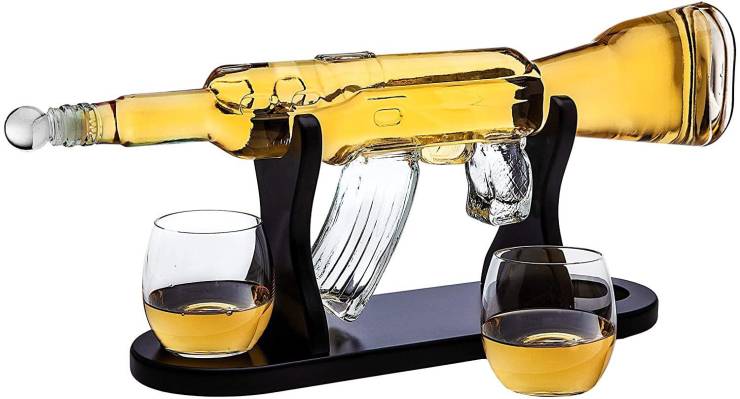 whisky decanter and glasses