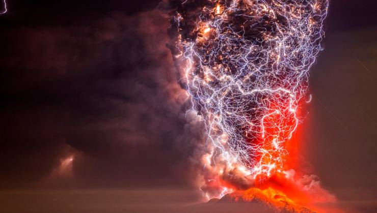 lightning engulfs a volcanic eruption in chile