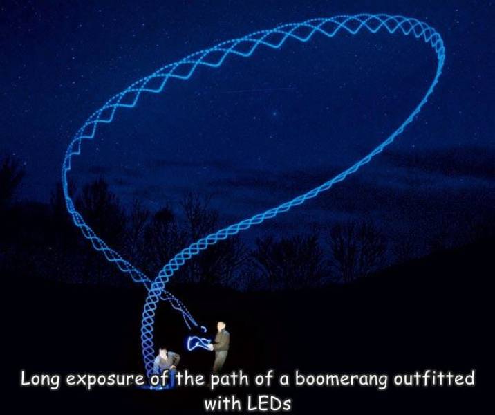path of a boomerang - Long exposure of the path of a boomerang outfitted with LEDs