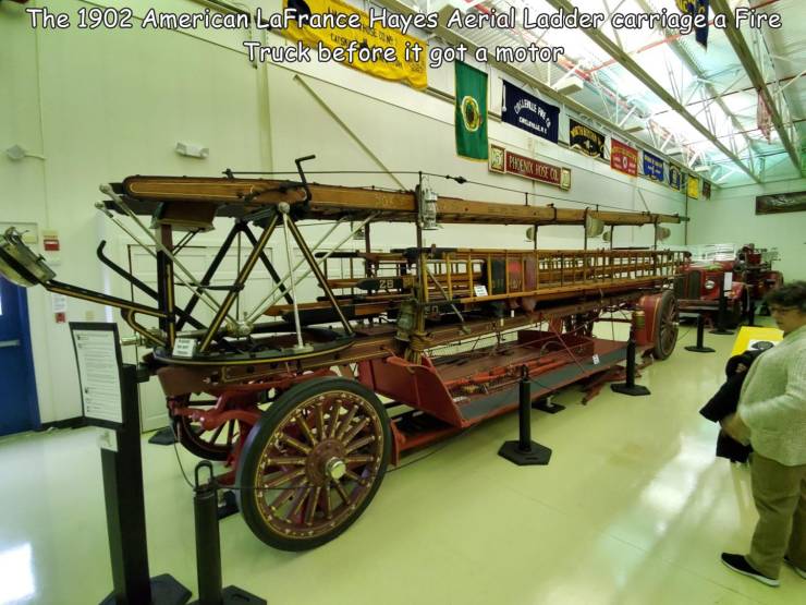 funny pics - funny memesmachine - The 1902 American LaFrance Hayes Aerial Ladder carriage a Fire Truck before it got a motor Weise