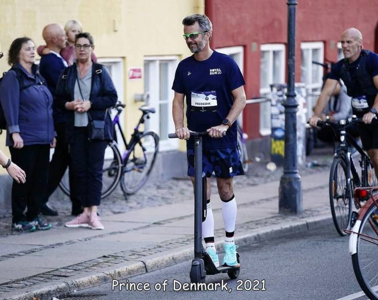 funny photos - street - Royal Run 20 Frederik Prince of Denmark, 2021