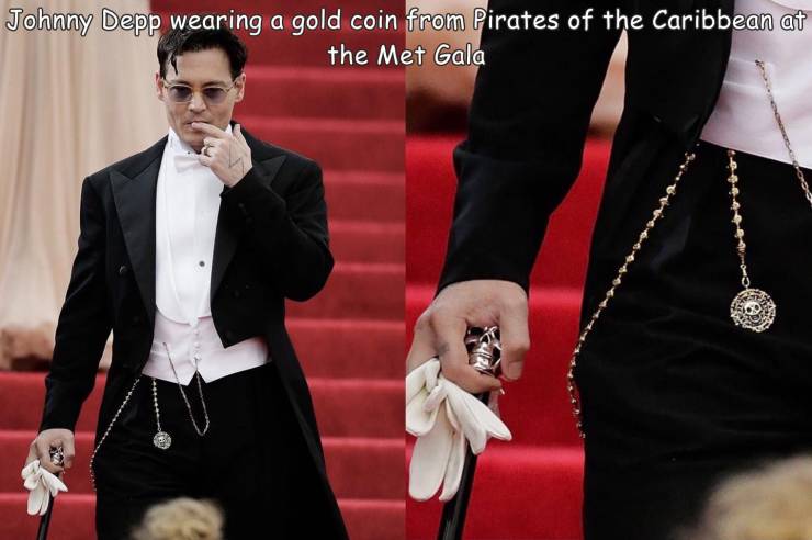 fun pics - fun randoms - Johnny Depp wearing a gold coin from Pirates of the Caribbean at the Met Gala kel Ass