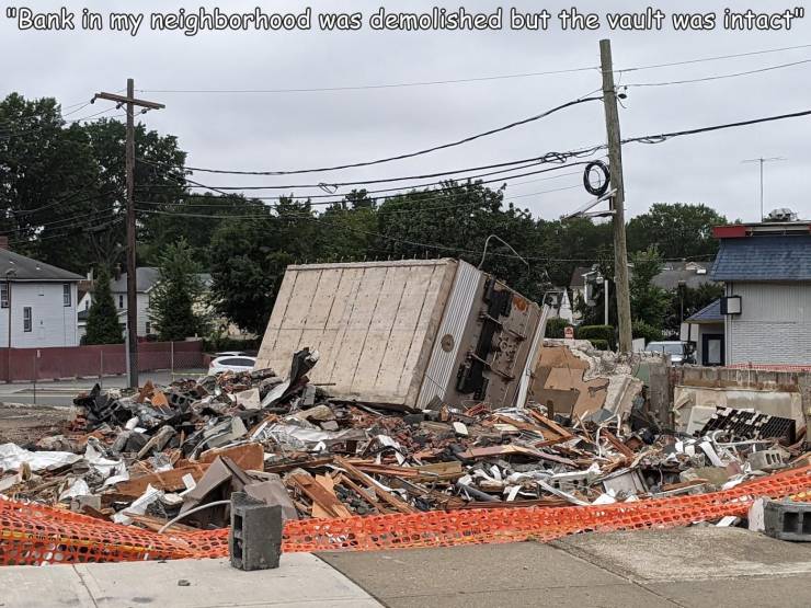 fun randoms - cool photos - earthquake - "Bank in my neighborhood was demolished but the vault was intacto