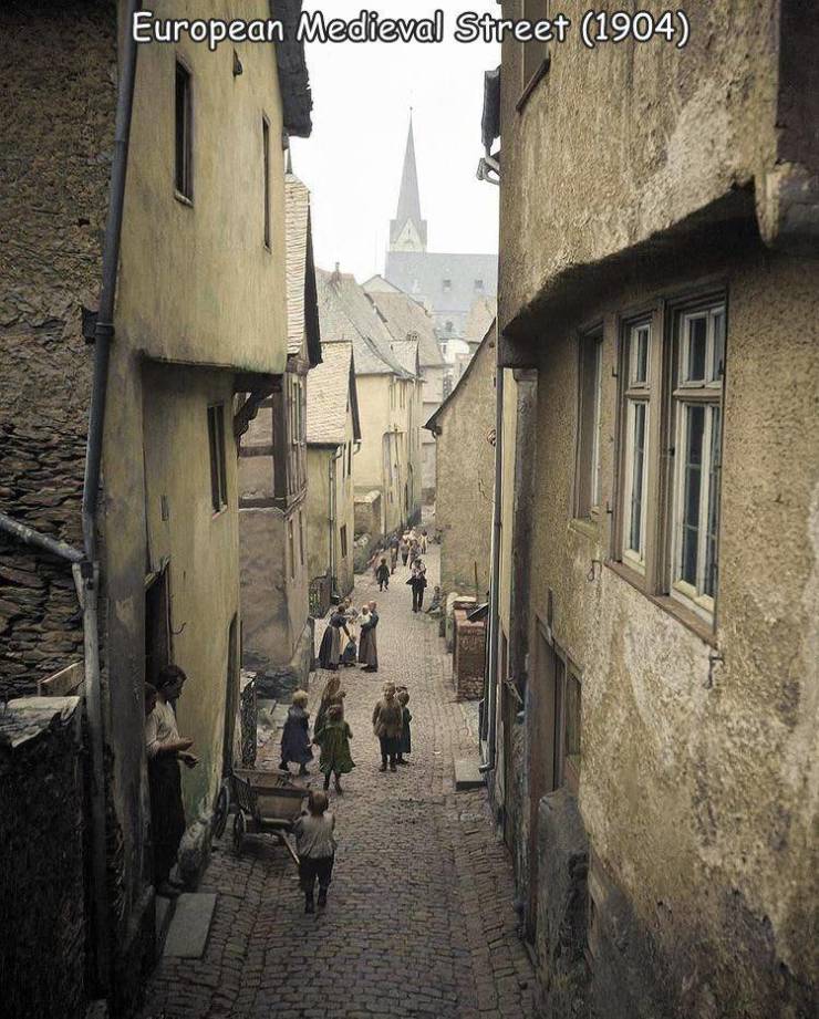 fun randoms - cool photos - alley - European Medieval Street 1904 A