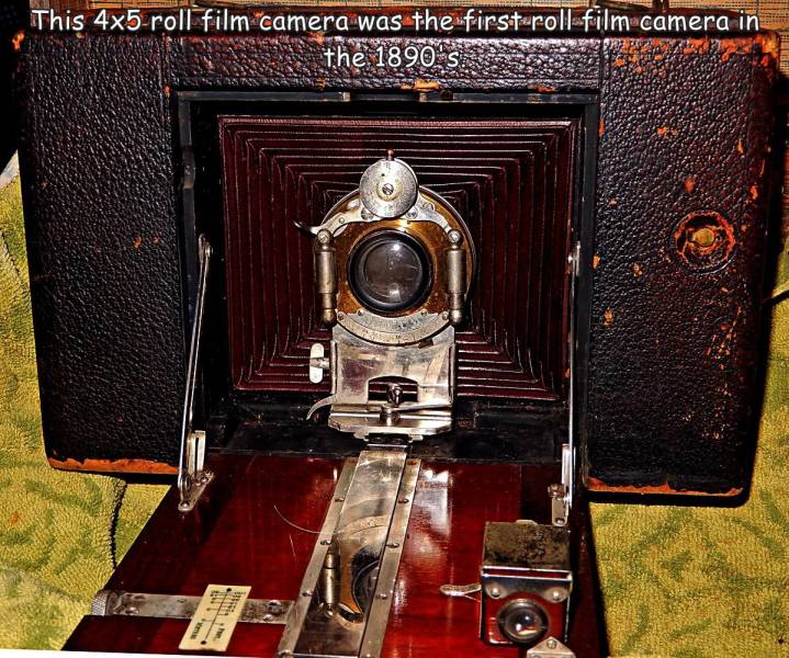 fun pics - randoms - This 4x5roll film camera was the firstrollfilm camera in the 1890s ! She !