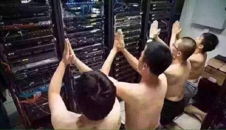 awesome images - cool photos - pray to server meme