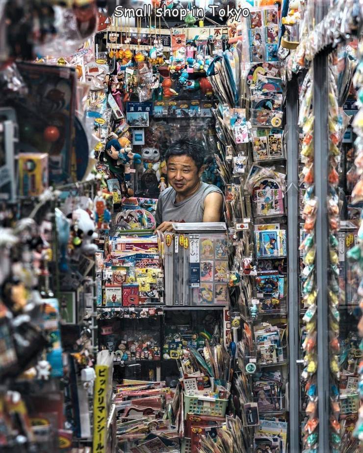 awesome images - cool photos - Photography - Small shop in Tokyo 80. 04 womaine 9 for